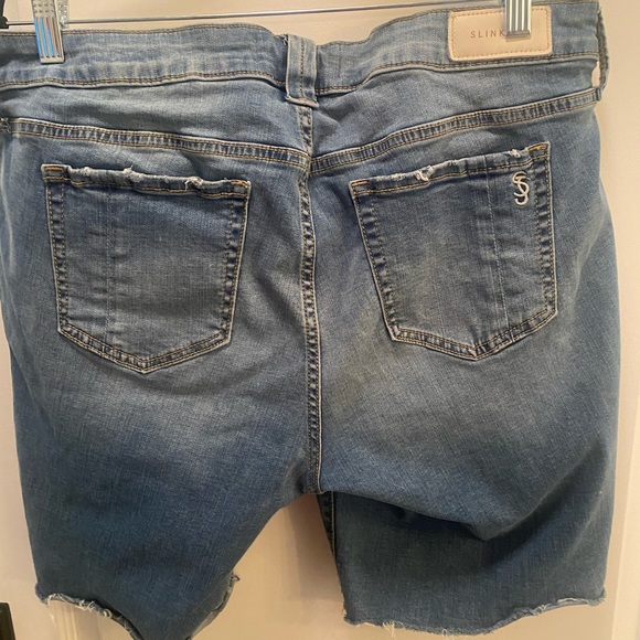 Slink distressed denim jean shorts curvy-16 - Picture 4 of 6